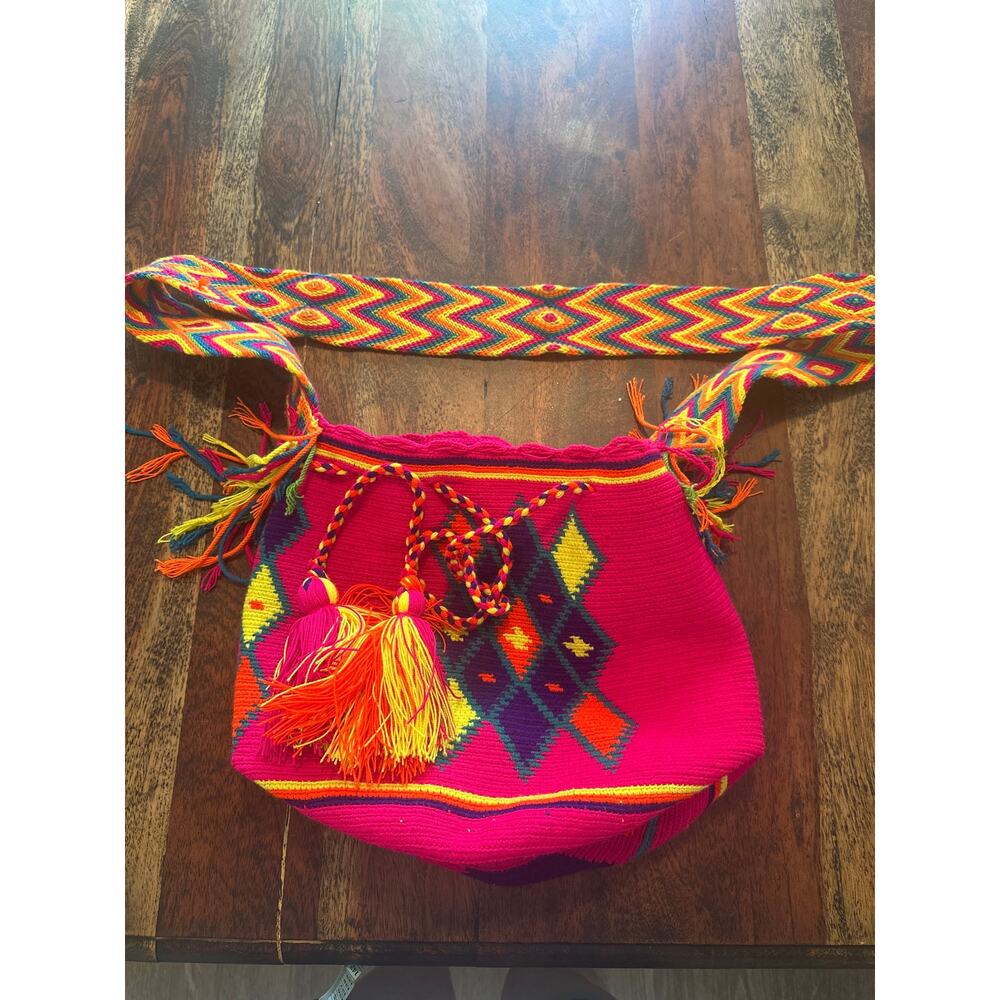 Handwoven Multicolor Wayuu‑Style Shoulder Bag | Bright Pink | Tassel Detail